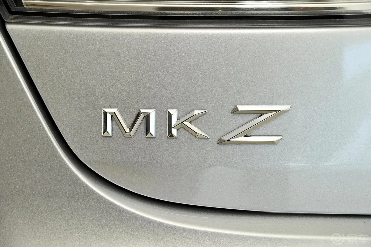 林肯MKZ2.0T 尊雅版尾标