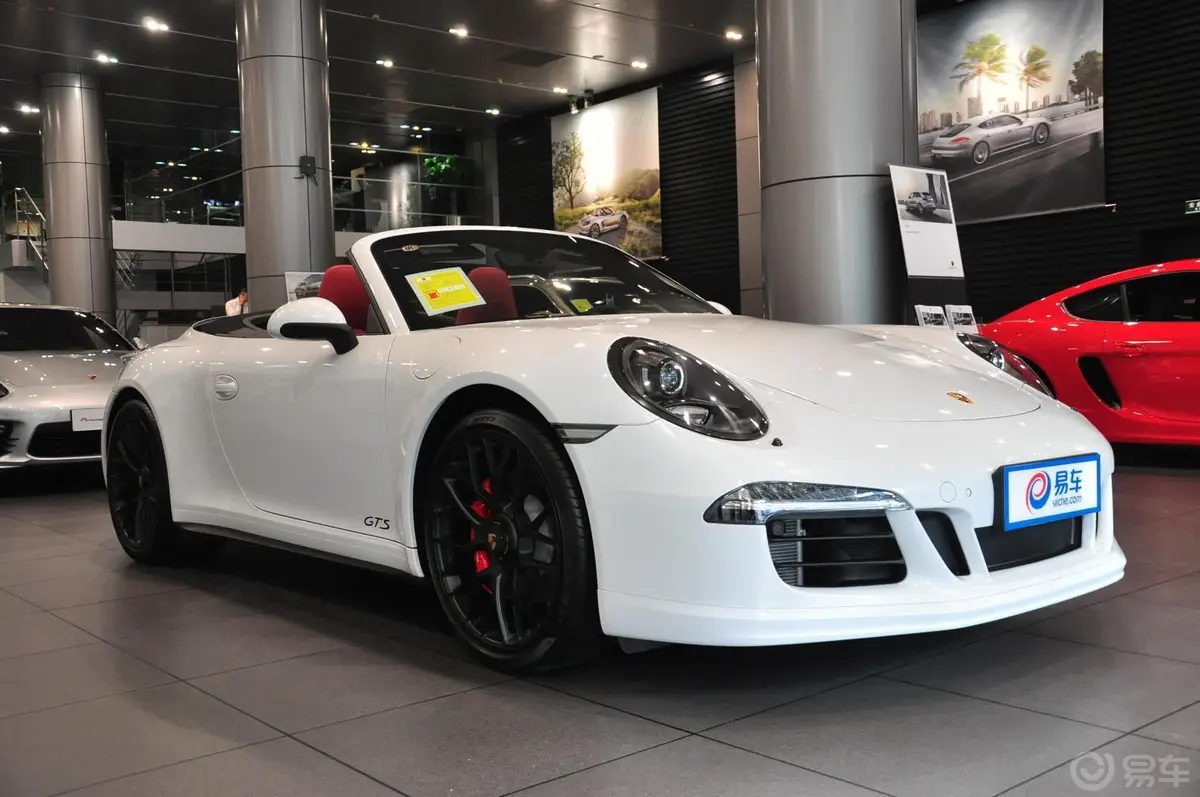 保时捷911Carrera 4 GTS Cabriolet 3.8L侧前45度车头向右水平