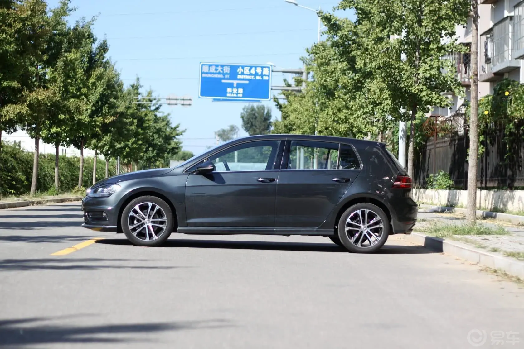 高尔夫1.4TSI 自动 R-Line正侧车头向左水平
