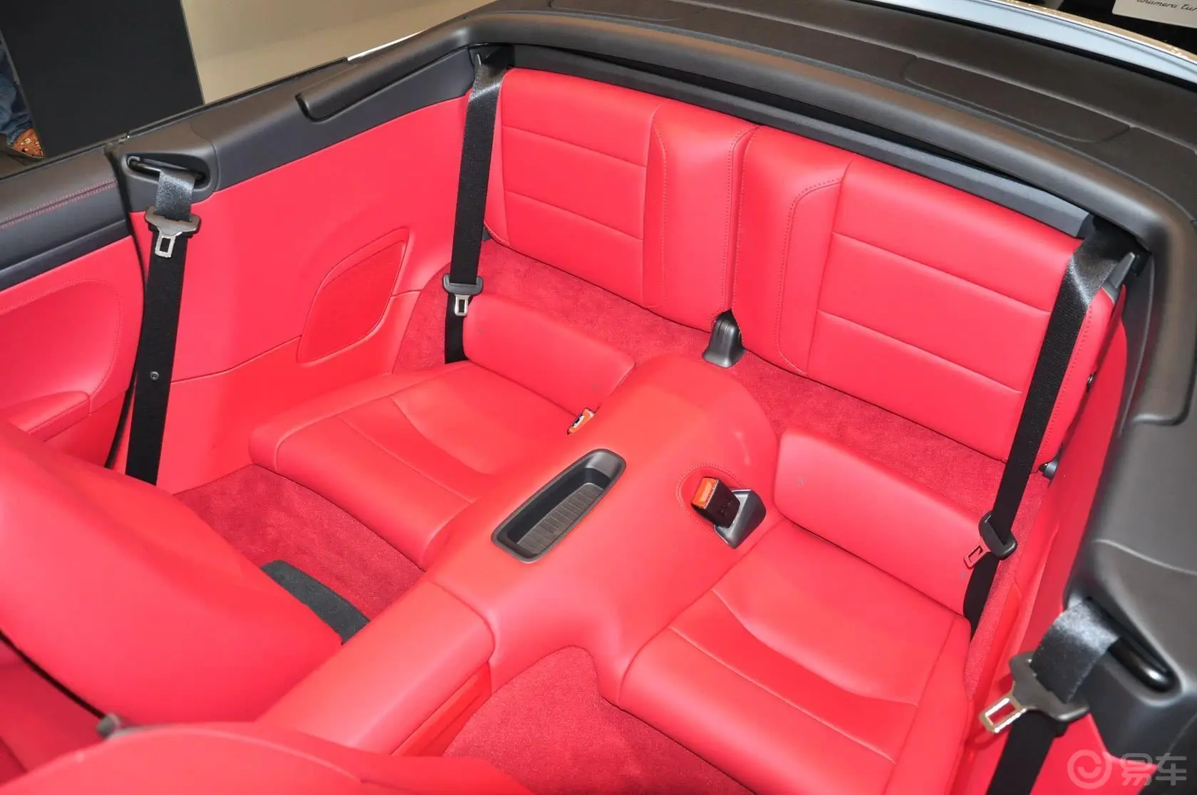 保时捷911Carrera 4 GTS Cabriolet 3.8L后排空间体验