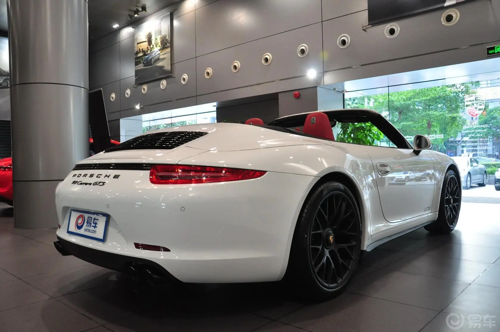 保时捷911Carrera 4 GTS Cabriolet 3.8L侧后45度车头向右水平