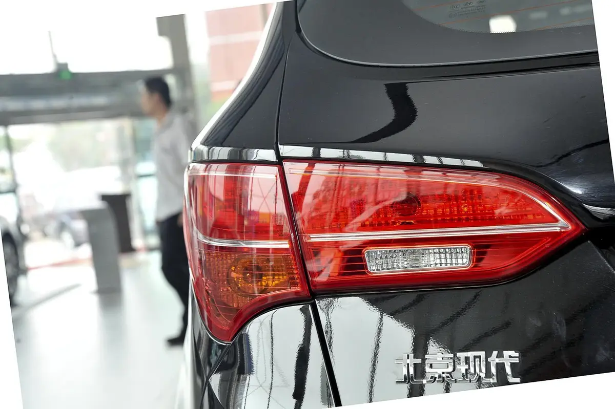 胜达2.4L 两驱 自动 智能型外观