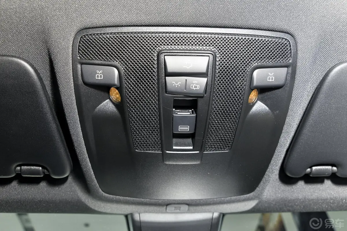 奔驰A级(进口)A 180 标准型前排车顶中央控制区