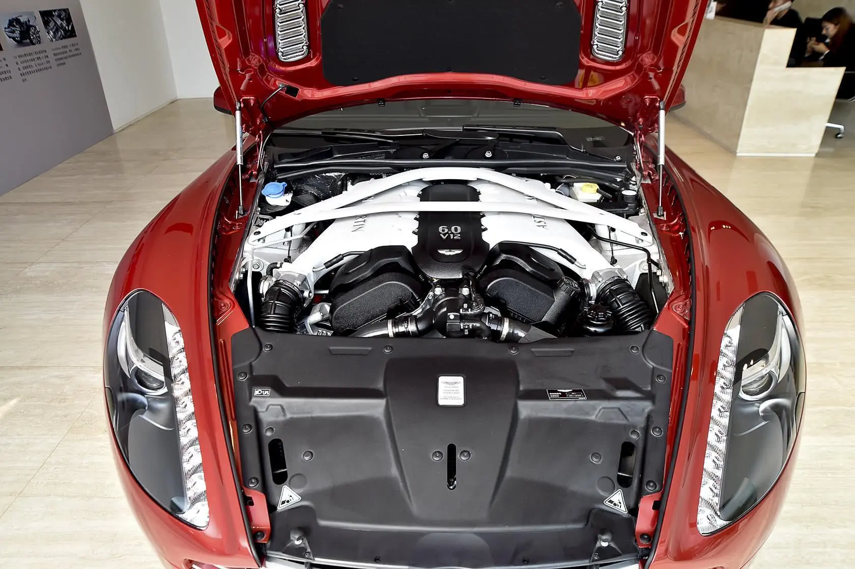 RapideS 6.0L发动机