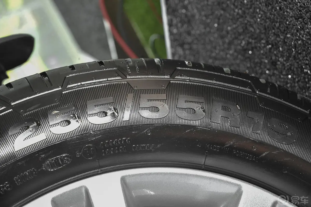 发现3.0 V6 SC HSE 汽油版轮胎规格