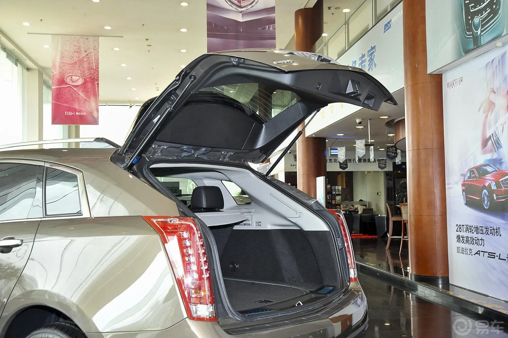 凯迪拉克SRX3.6L 手自一体 旗舰型行李厢开口范围