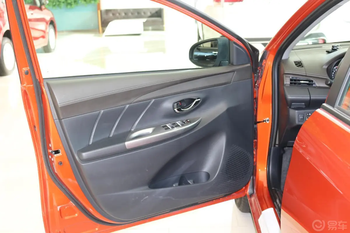 YARiS L 致炫1.5L 自动 橙色限量版驾驶员侧车门内门板