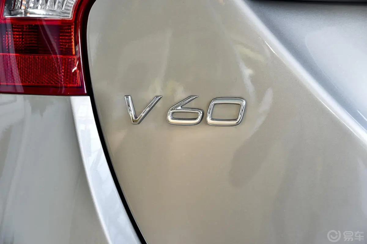 沃尔沃V60T5 智雅版尾标