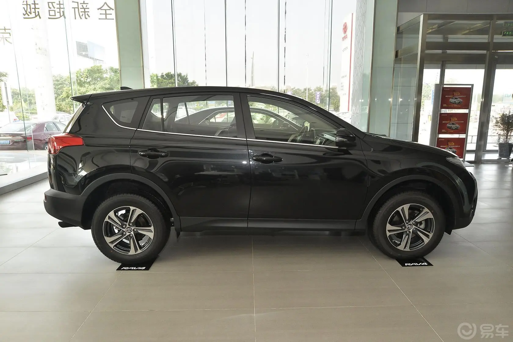 RAV4荣放2.0L CVT 两驱 风尚版正侧车头向右水平