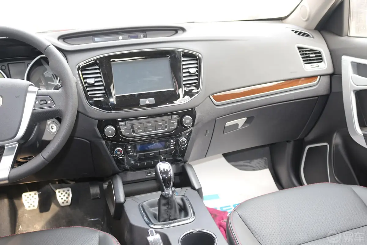 吉利GX7经典版 1.8L 手动 新都市型升级版 国Ⅳ中控台驾驶员方向