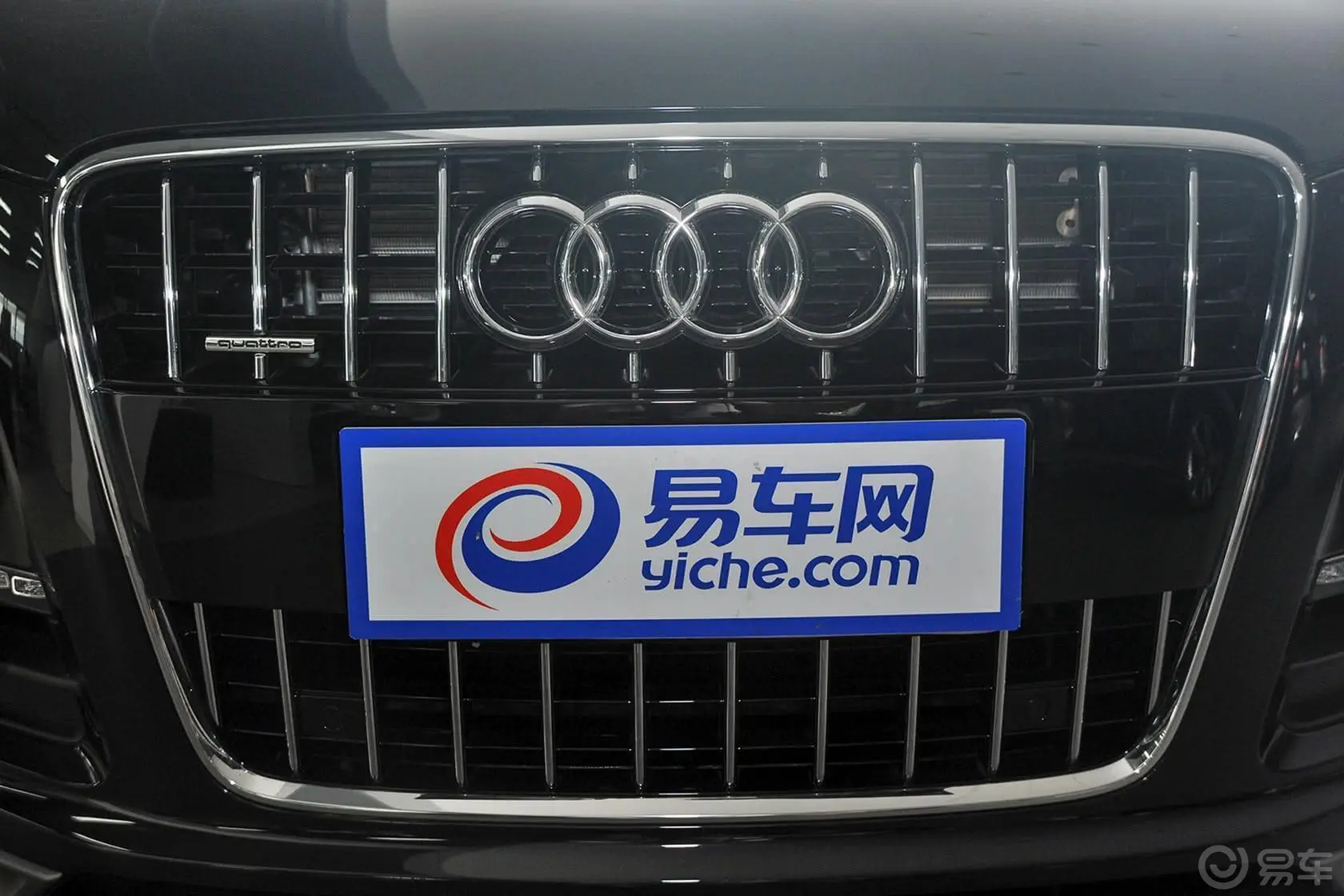 奥迪Q735 TFSI quattro 进取型前格栅侧俯拍