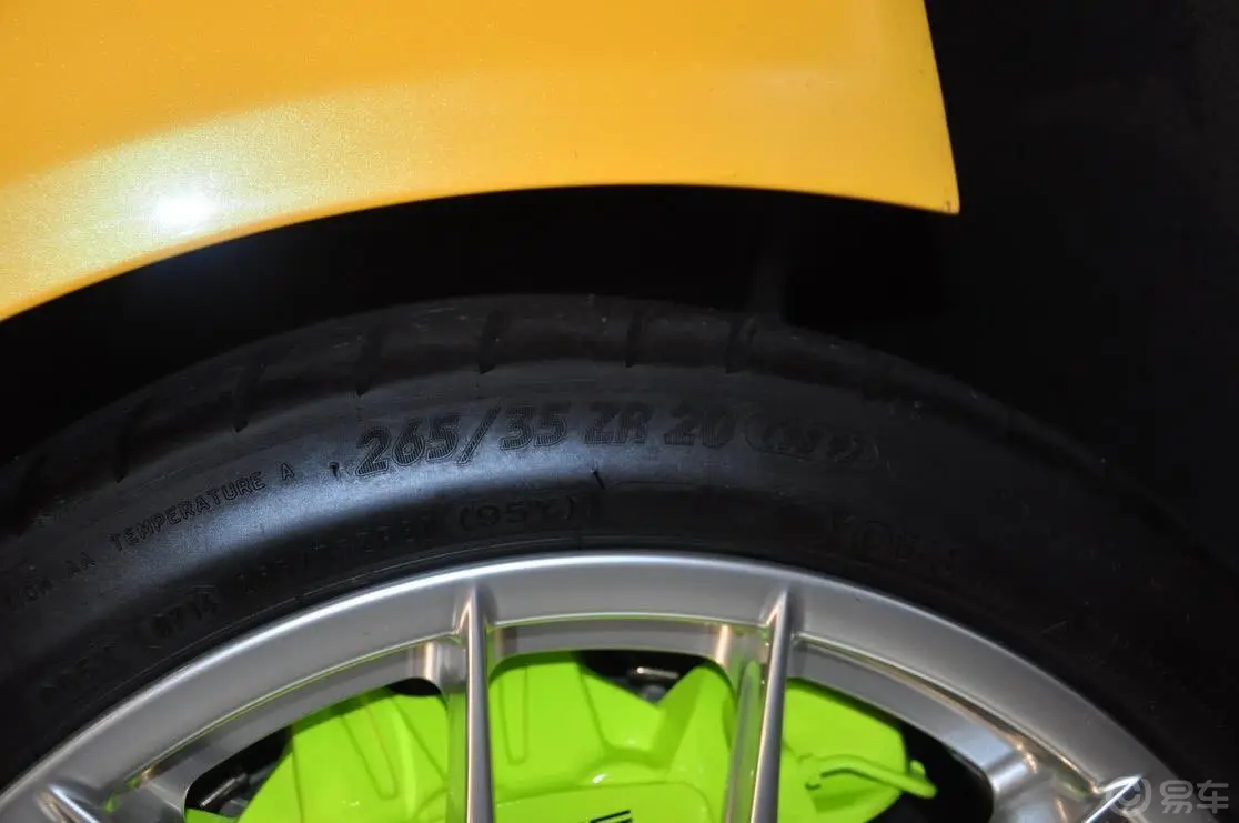918 SpyderSpyder Weissach package轮胎规格