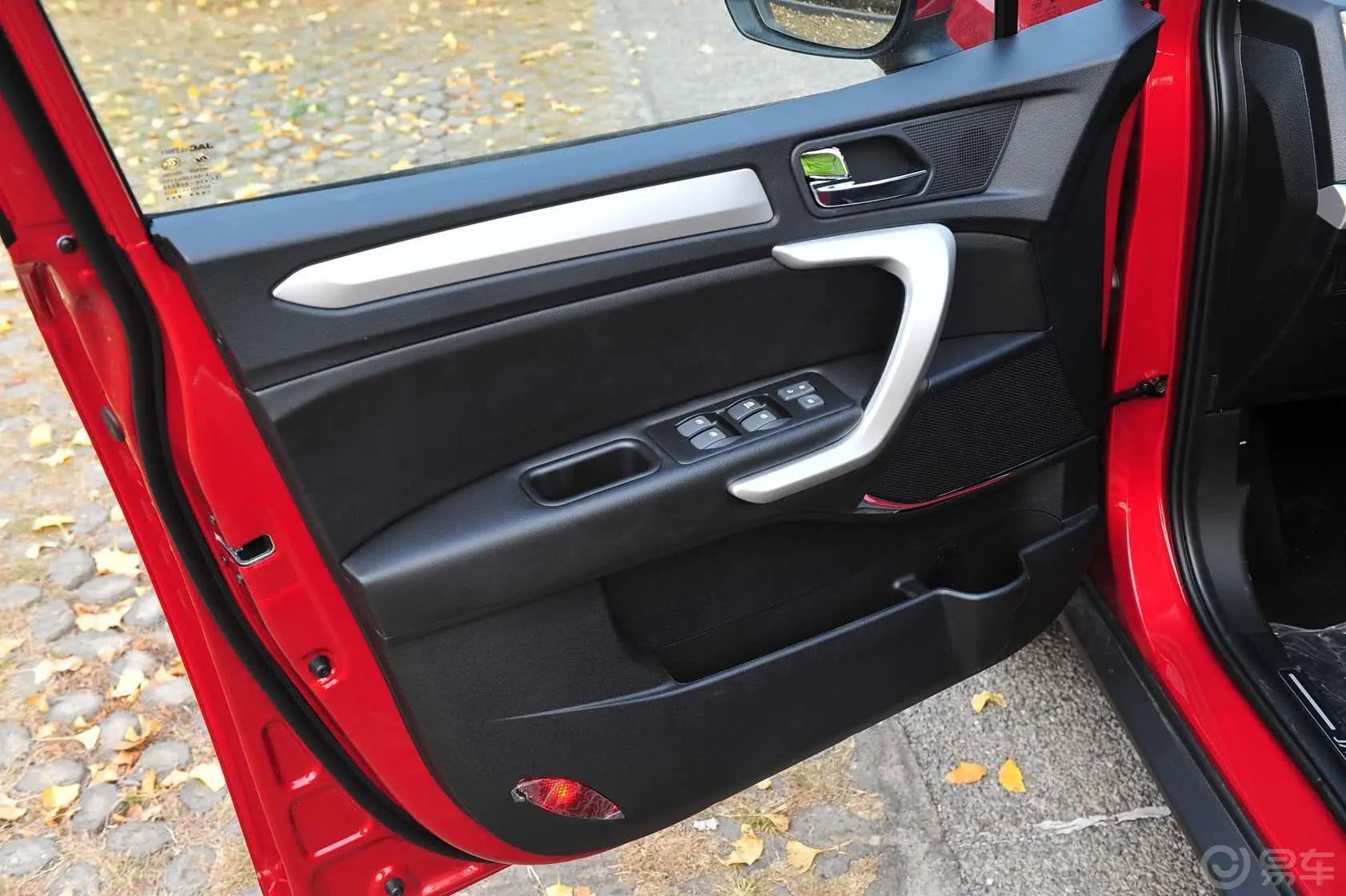 瑞风S31.5L CVT 豪华智能尊享版驾驶员侧车门内门板