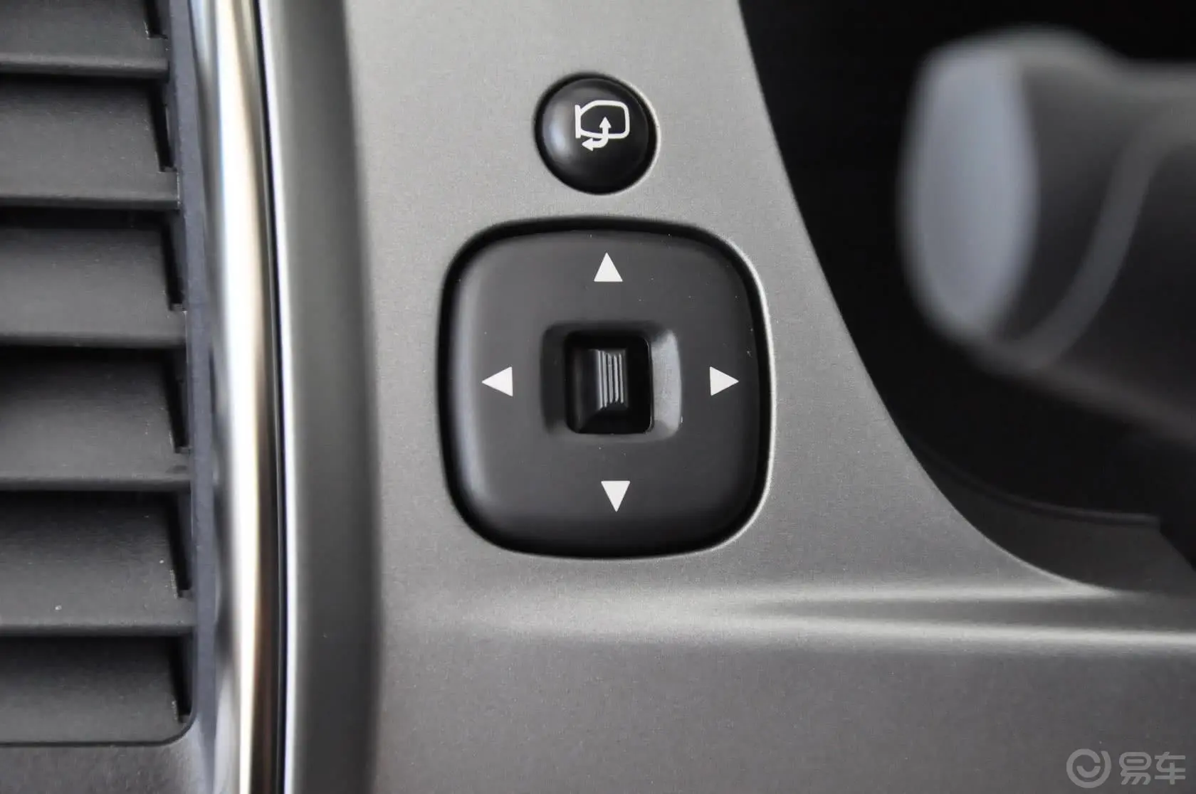 撼路者2.0T 手自一体 两驱 豪华版 汽油外后视镜控制键