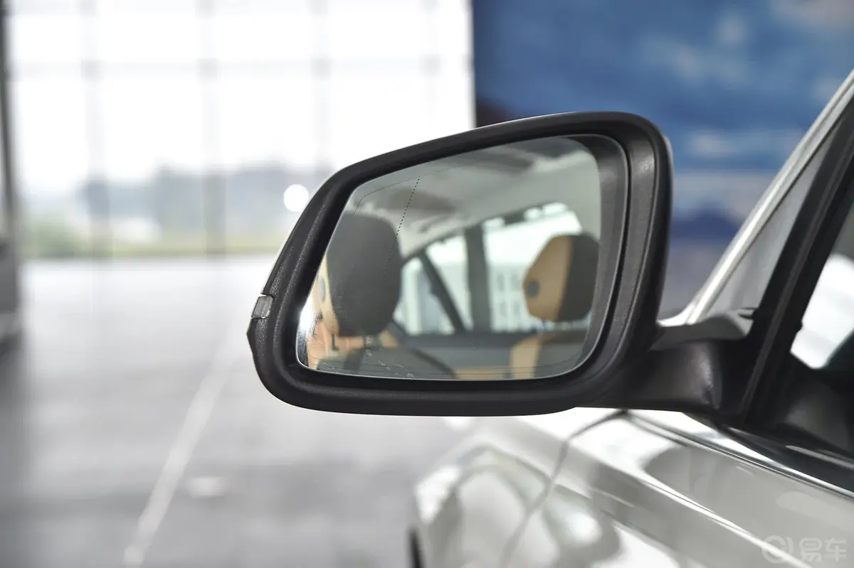宝马3系328Li xDrive 豪华设计套装后视镜镜面（后）