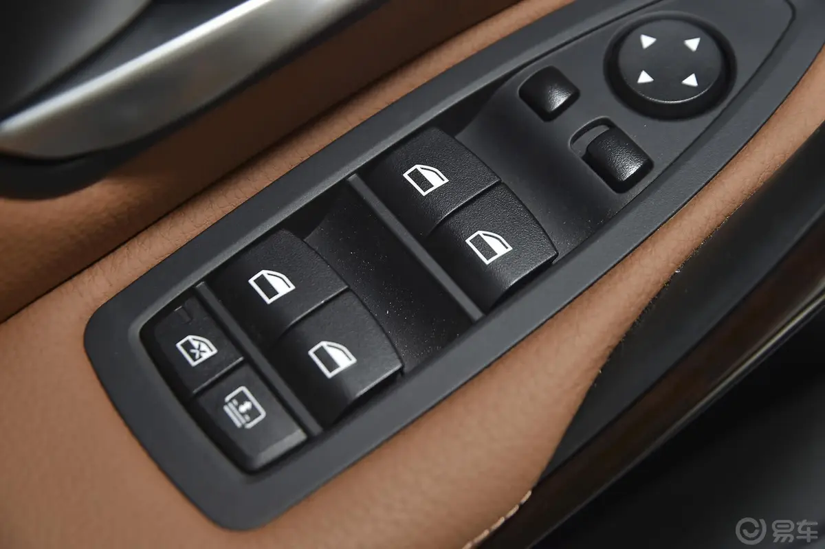 宝马3系328Li xDrive 豪华设计套装车窗升降键