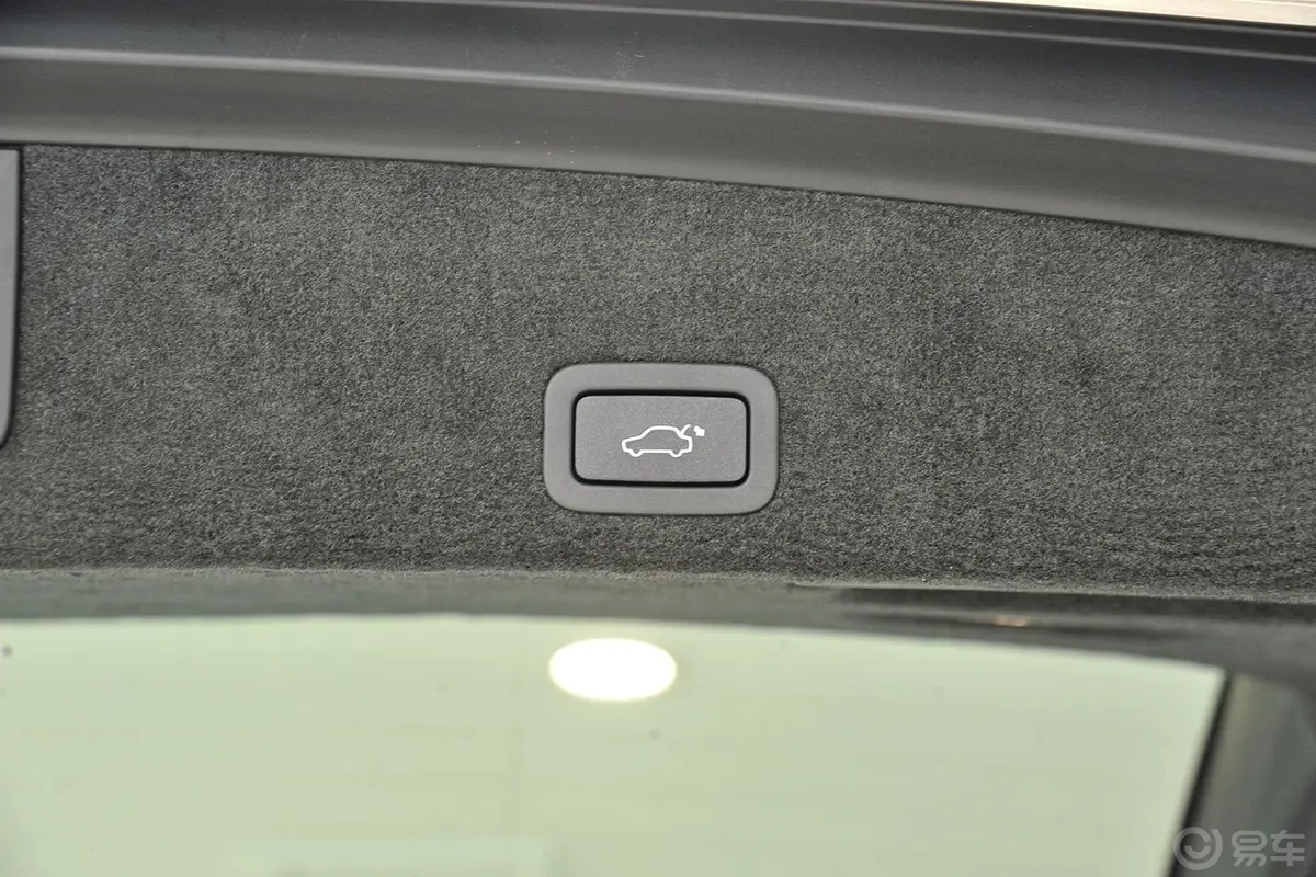 沃尔沃XC60(进口)3.0T T6 智逸版行李箱门上电动关闭键
