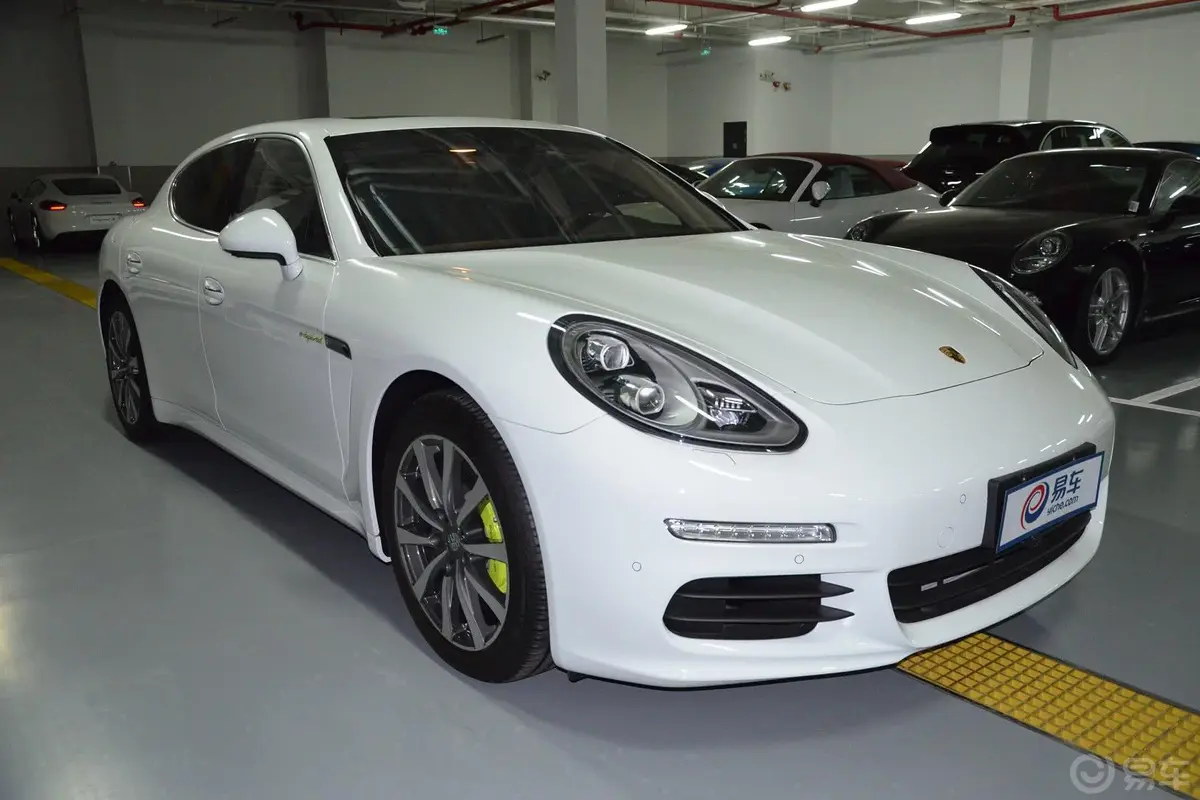 Panamera E-HybridPanamera S E-Hybrid 3.0T侧前45度车头向右水平