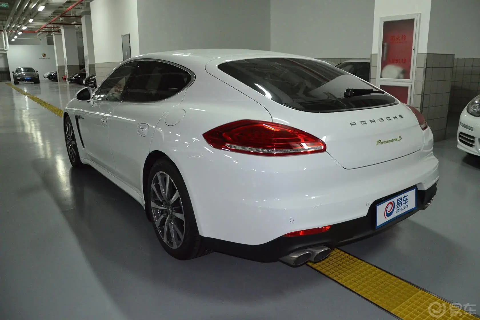 Panamera E-HybridPanamera S E-Hybrid 3.0T侧后45度车头向左水平