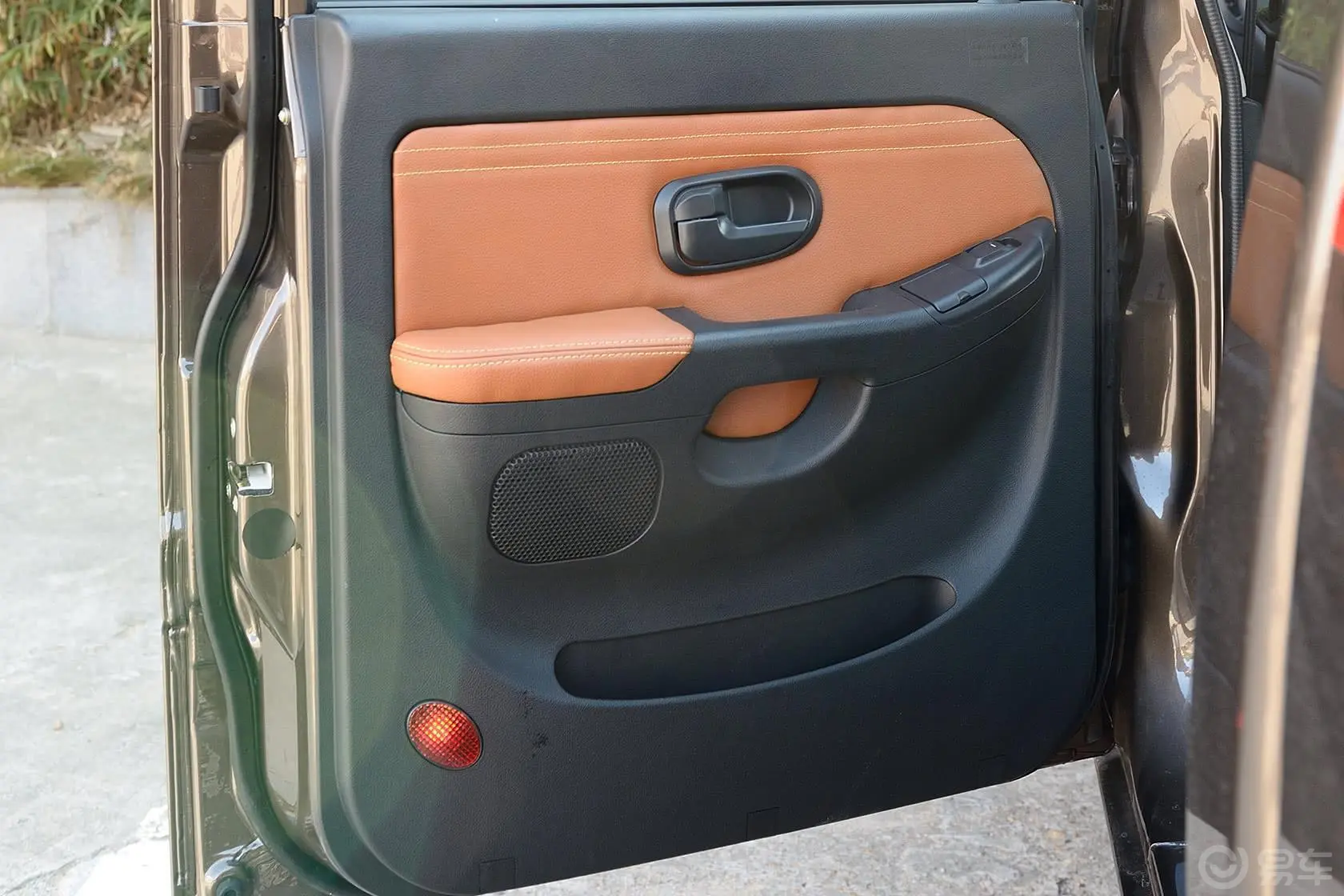 宝典PLUS 2.9T 手动 四驱 舒适版 柴油 国IV驾驶员侧车门内门板