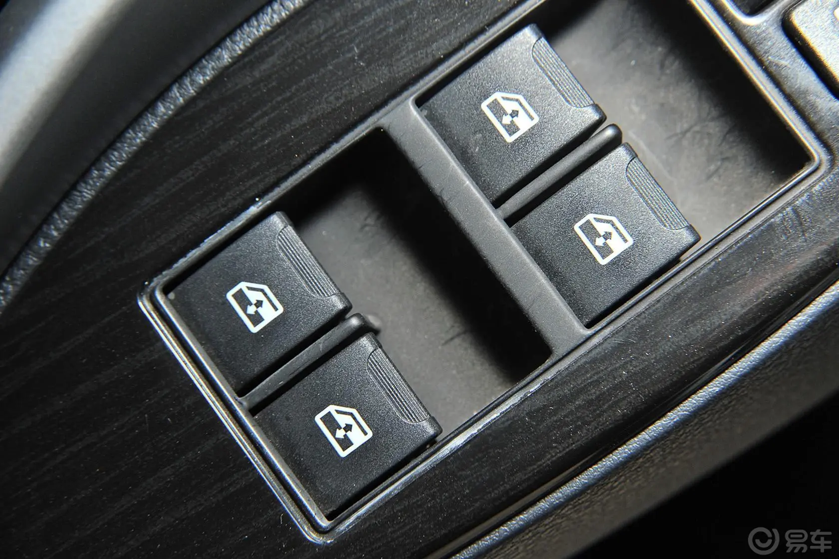 众泰Z300新视界版 1.5L 手动 尊贵型车窗升降键