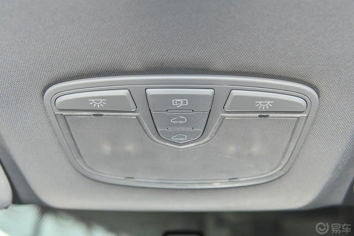 众泰Z300新视界版 1.5L 手动 尊贵型前排车顶中央控制区
