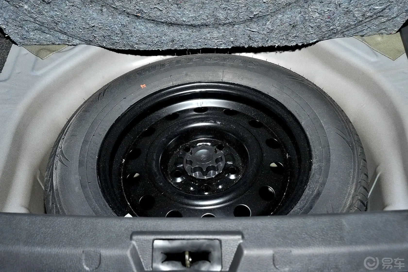 众泰Z300新视界版 1.5L 手动 尊贵型备胎