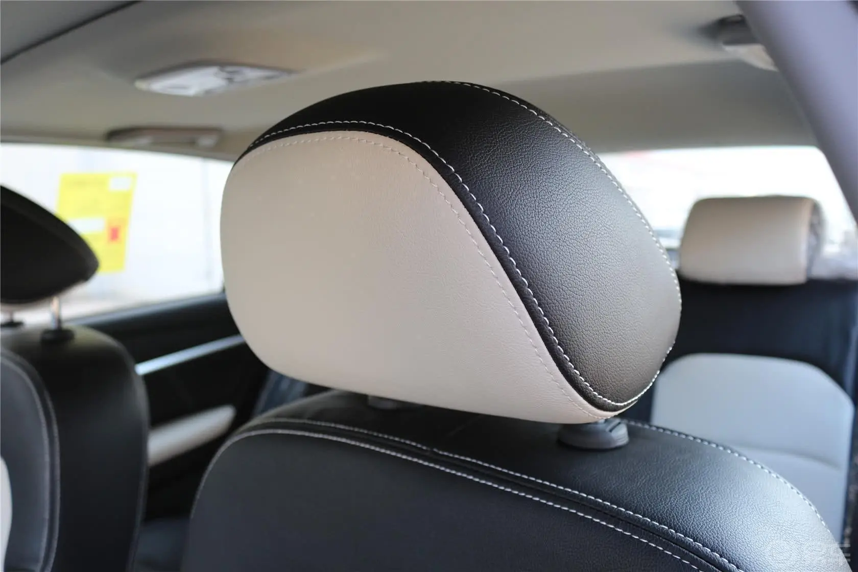帝豪RS 1.5L 手动 向上版驾驶员头枕