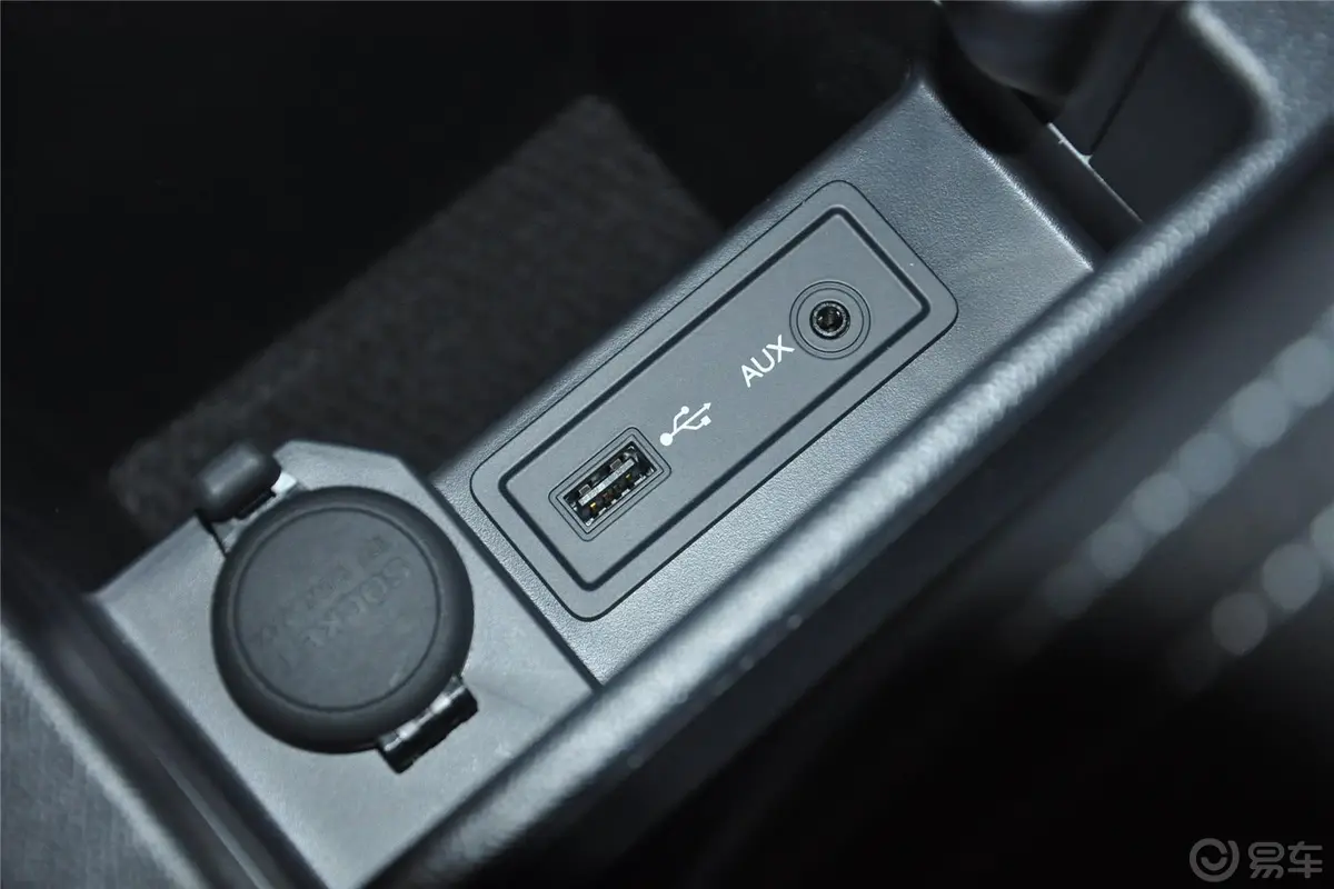 科雷傲(进口)改款 2.0L 两驱 舒适版USB接口