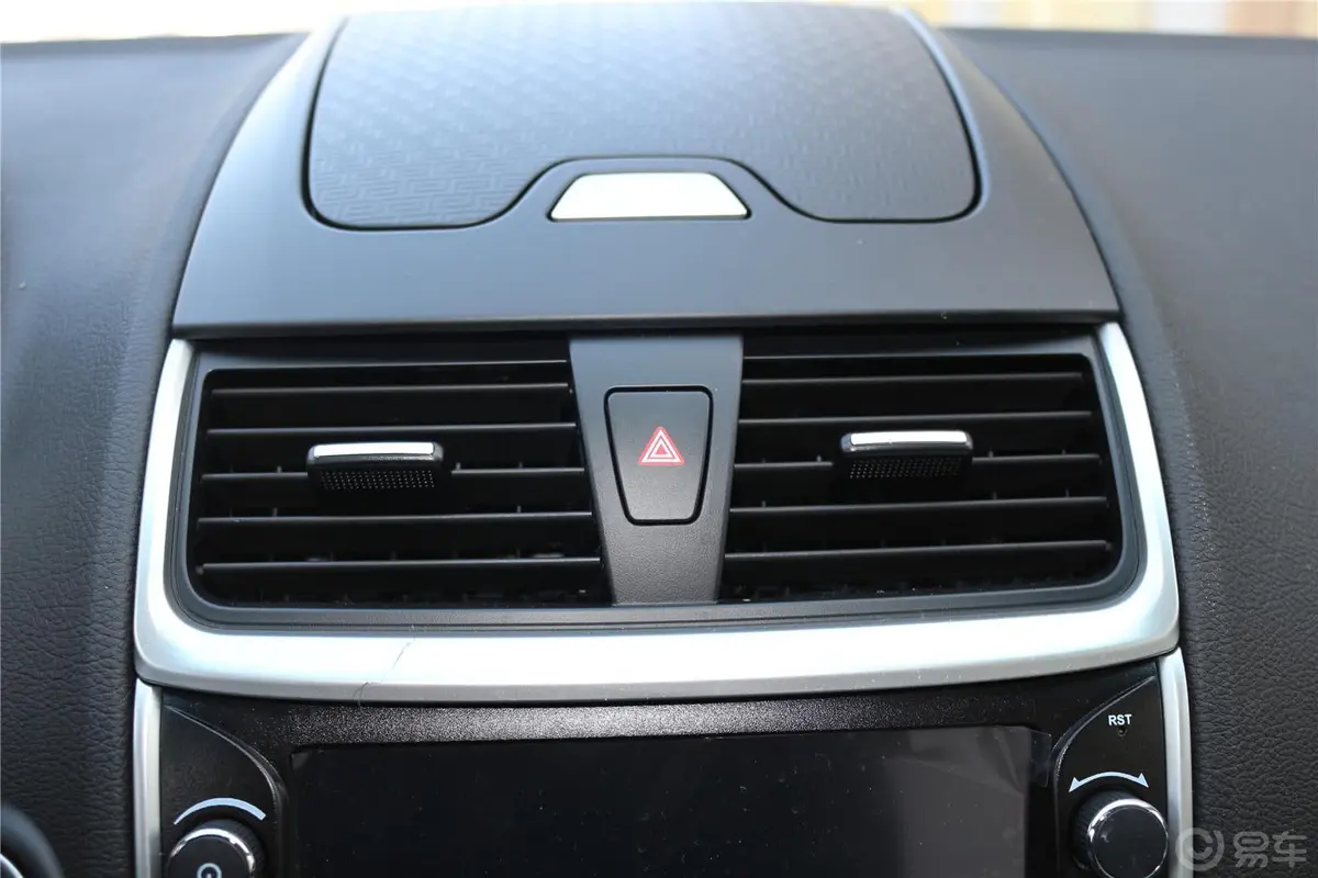 帝豪RS 1.5L 手动 向上版前出风口