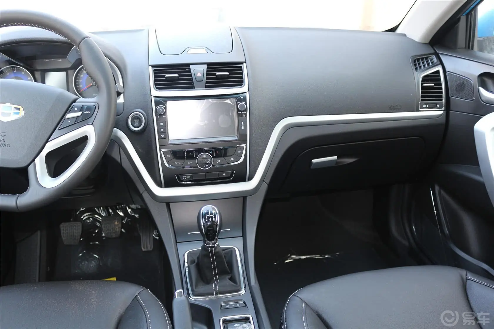 帝豪RS 1.5L 手动 向上版中控台驾驶员方向