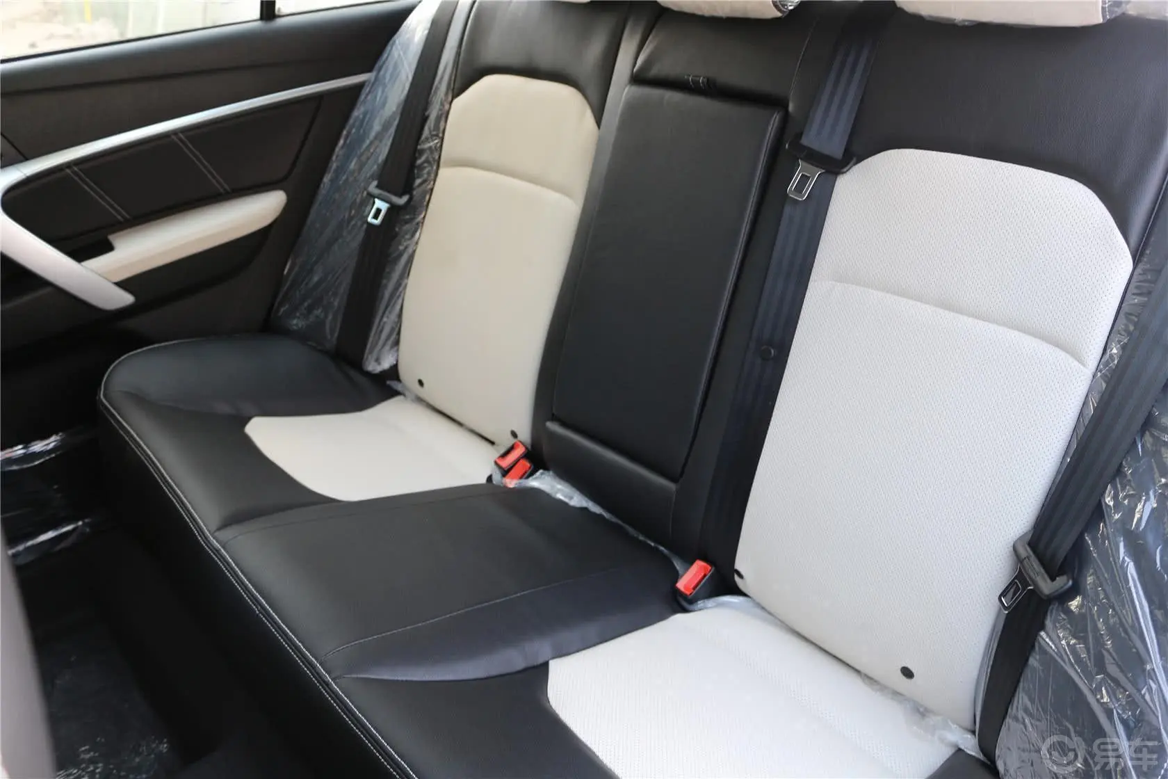 帝豪RS 1.5L 手动 向上版后排座椅