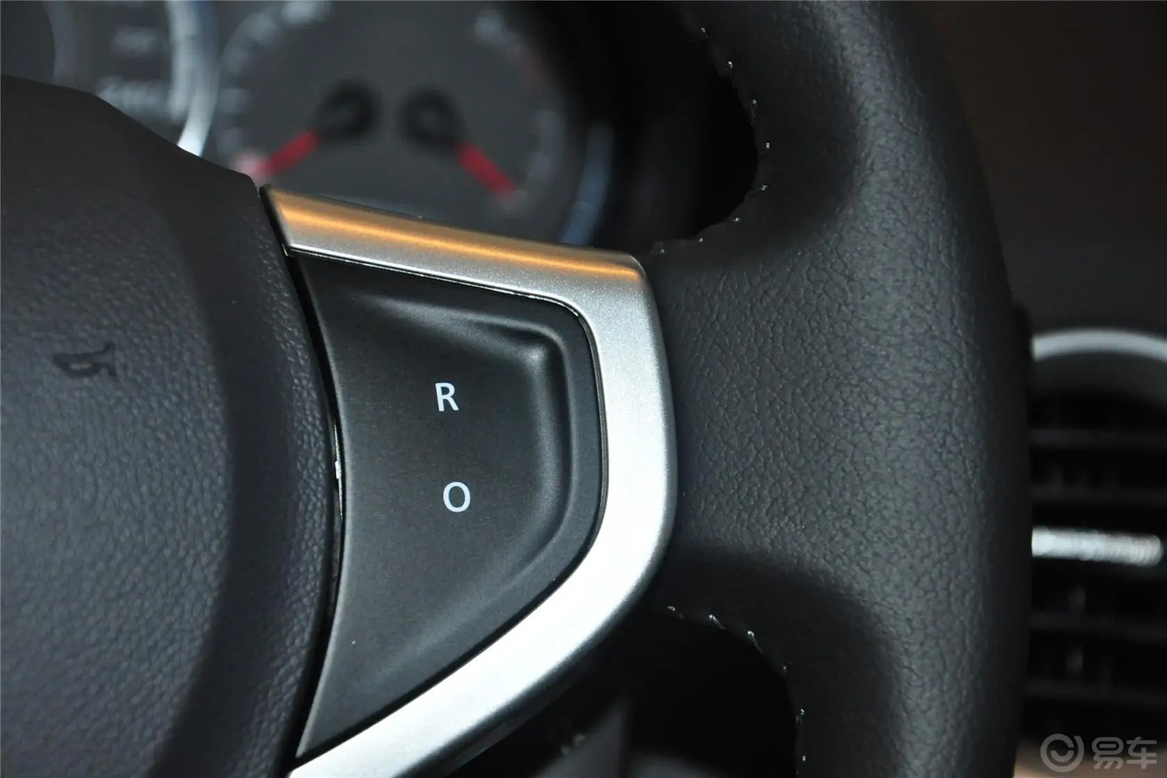 科雷傲(进口)改款 2.0L 两驱 舒适版方向盘功能键（右）