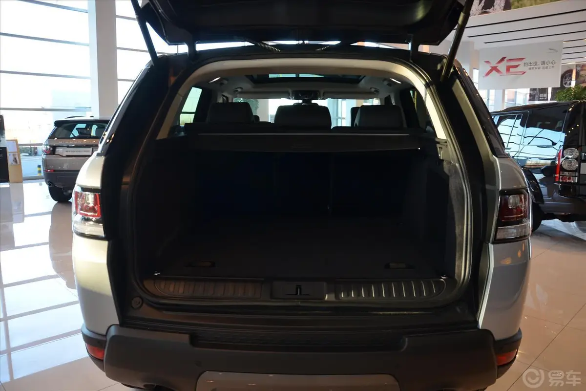 揽胜运动版3.0 V6 汽油版 SC HSE Dynamic行李箱空间