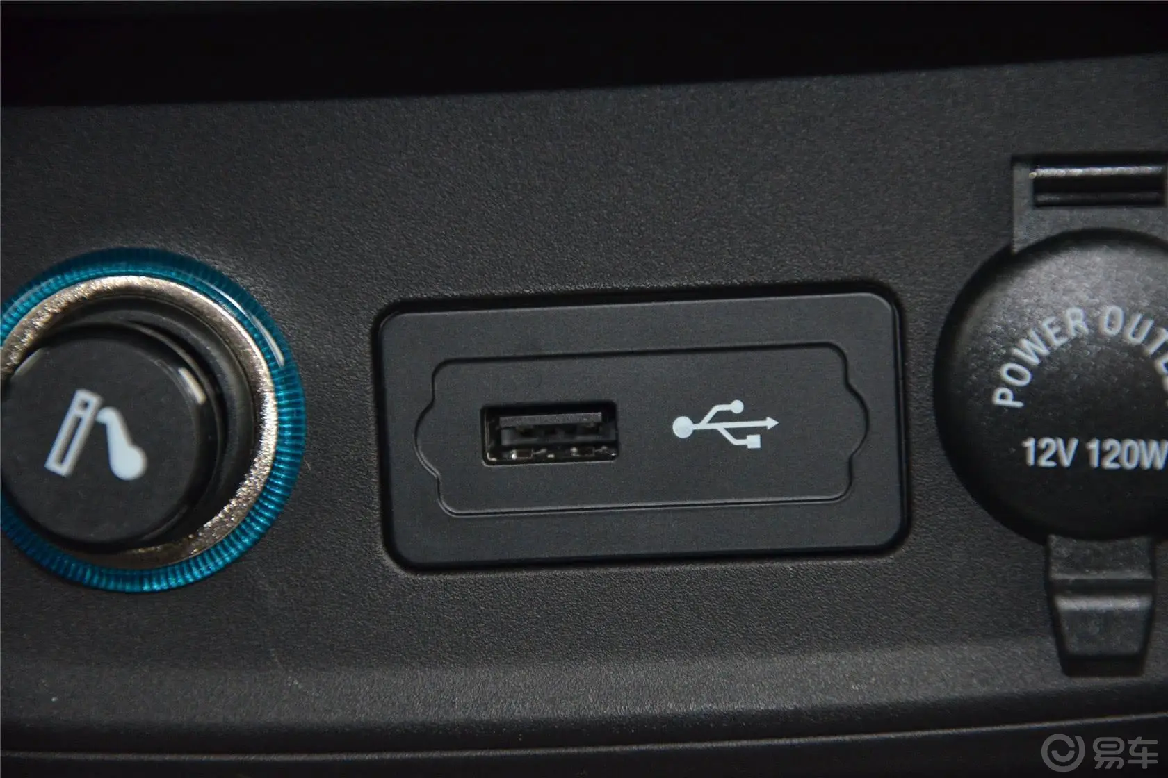 瑞虎52.0L CVT 卓越版USB接口