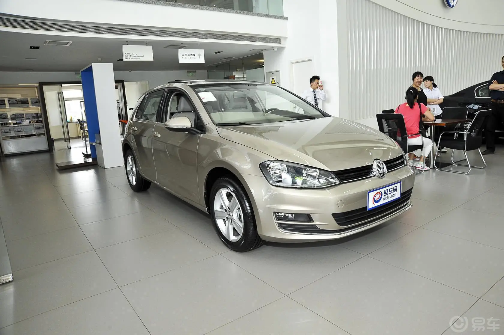 高尔夫1.2TSI 自动舒适型侧前45度车头向右水平