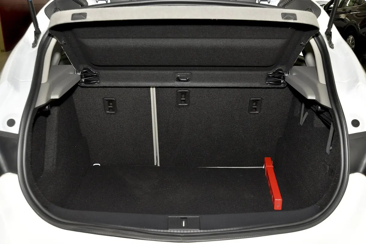 英朗XT 1.6L 自动 舒适版行李箱空间