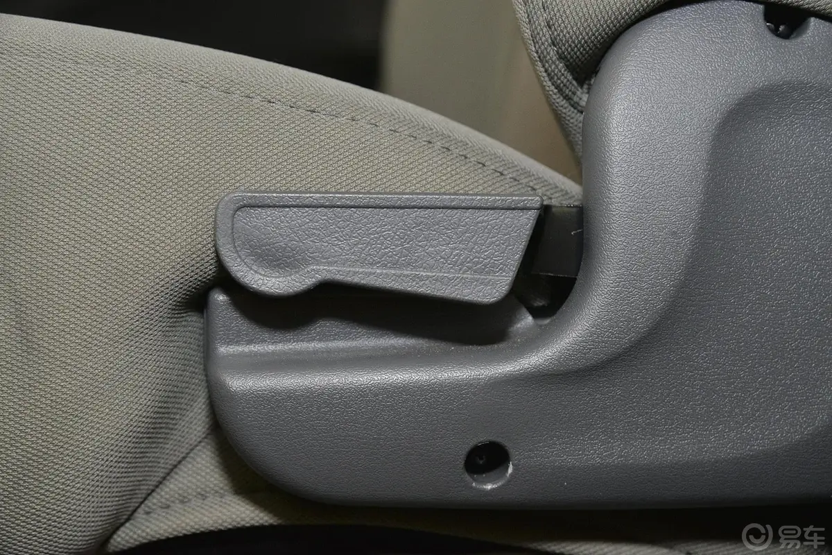 菱智M3 1.6L 手动 7座舒适型座椅调节键