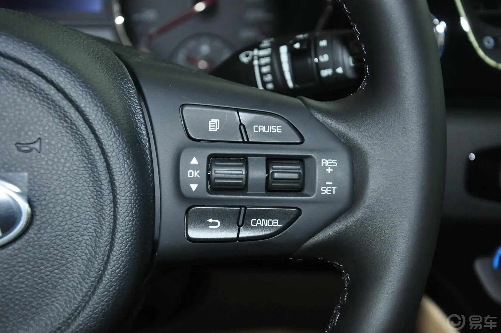 嘉华(进口)2.2TD 自动 柴油豪华版方向盘功能键（右）