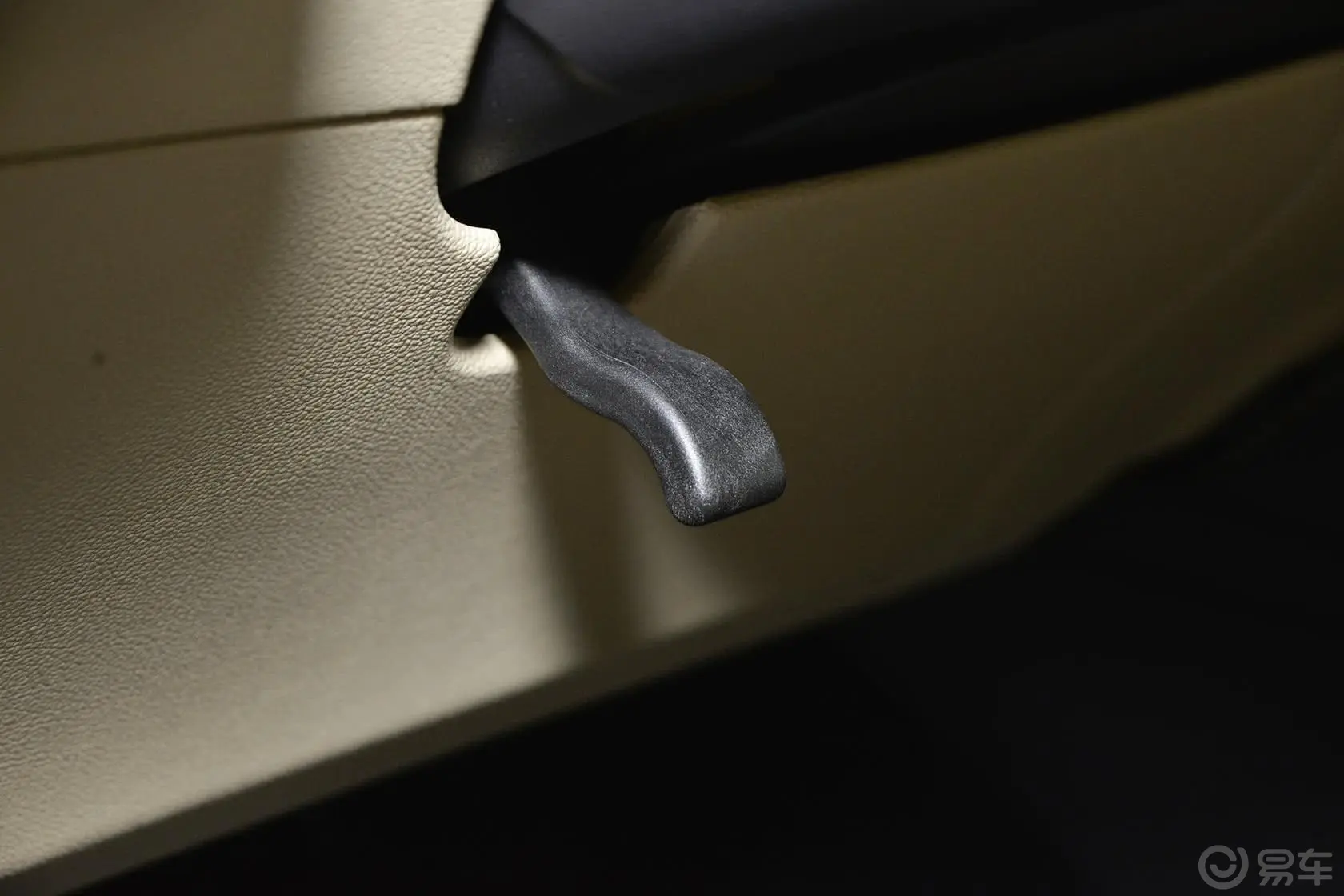 福睿斯1.5L 自动时尚型座椅调节键