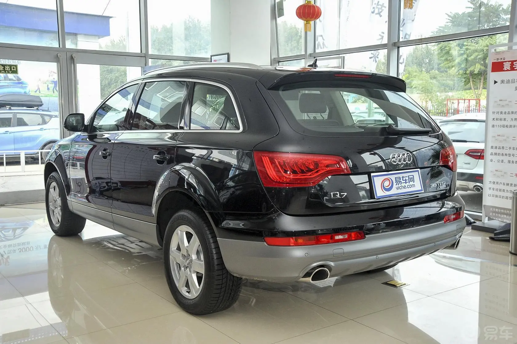 奥迪Q735 TFSI quattro 进取型侧后45度车头向左水平