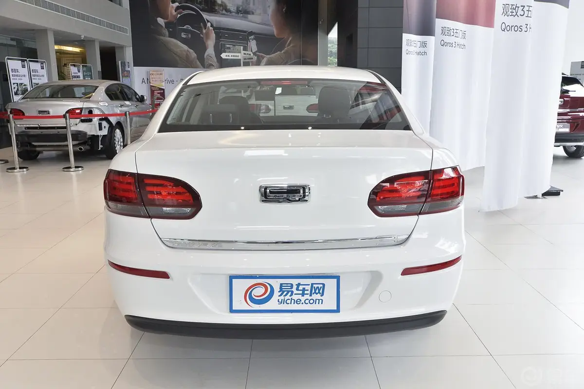 观致3三厢 1.6L 手动 致享型正后水平