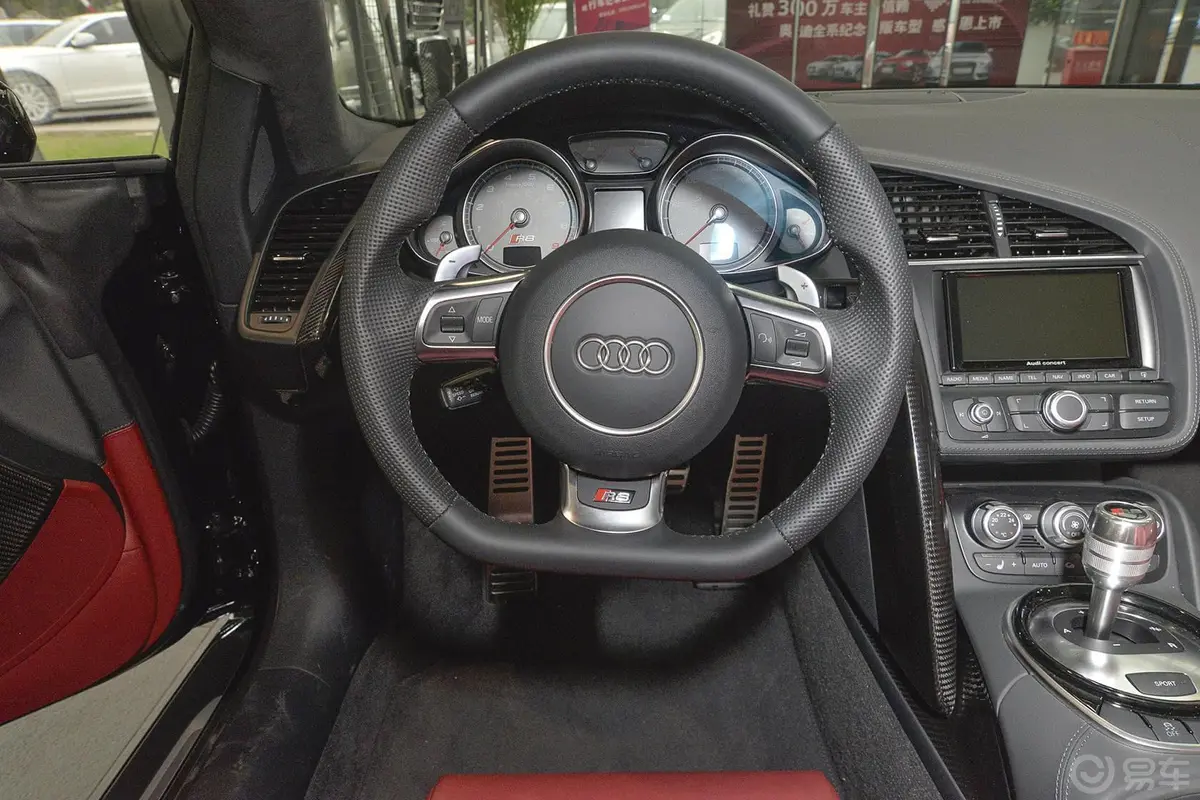 奥迪R8Coupe 4.2 FSI quattro驾驶位区域