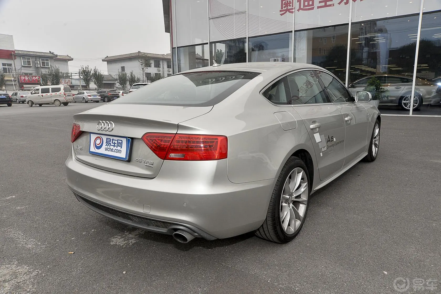 奥迪A5Sportback 45 TFSI quattro侧后45度车头向右水平