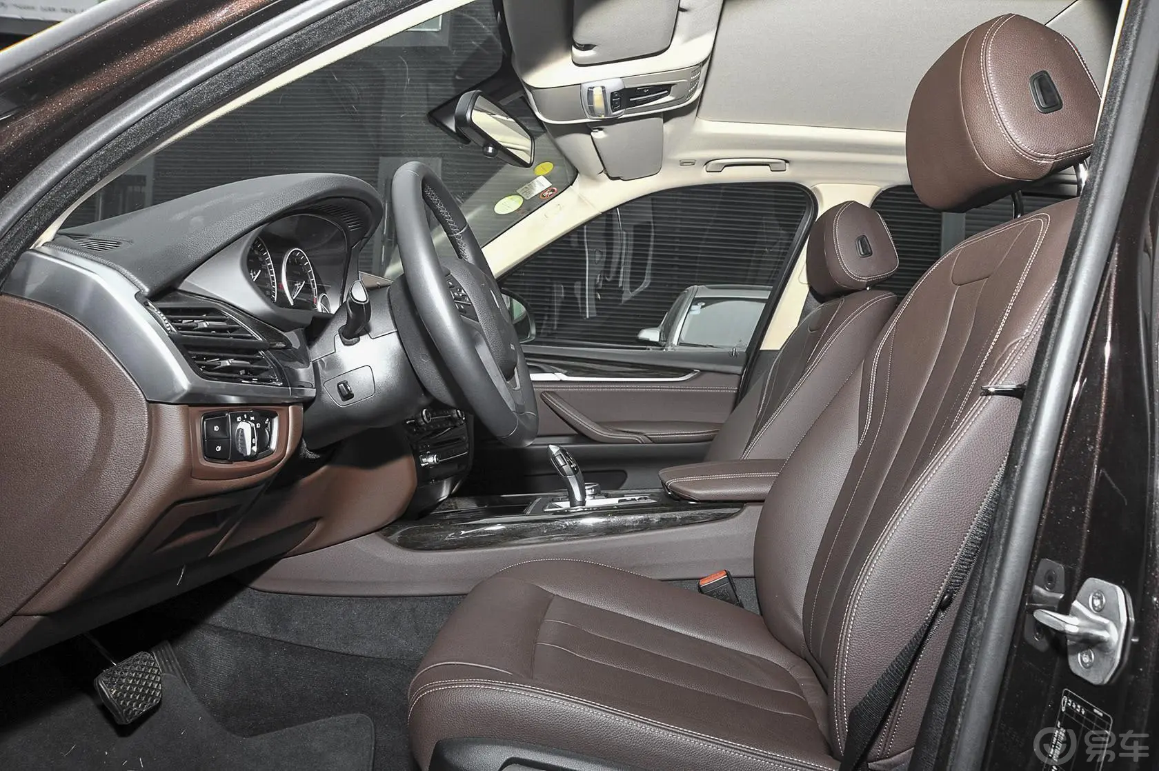 宝马X5(进口)xDrive35i 领先型前排空间