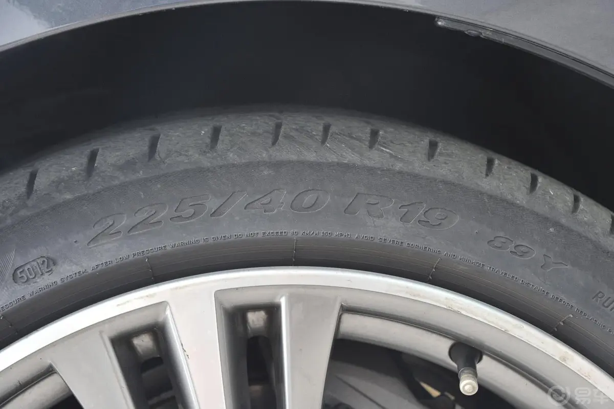 宝马4系双门轿跑车 435i xDrive 风尚设计套装轮胎规格