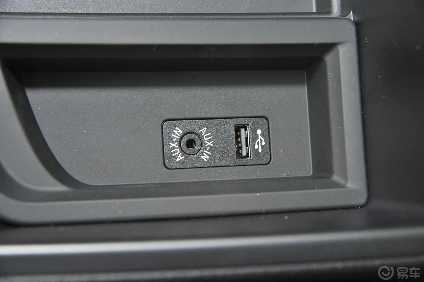 宝马1系(进口)120i 运动设计套装USB接口