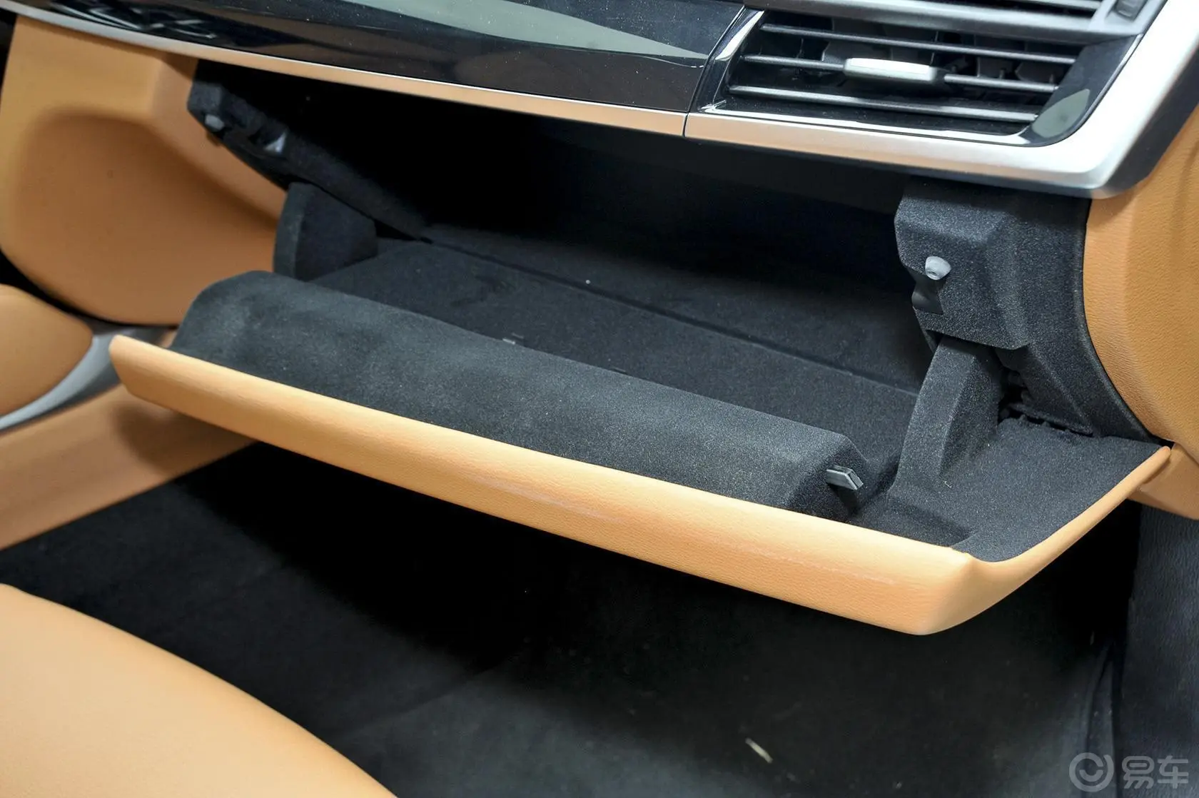 宝马X6xDrive35i 领先型手套箱