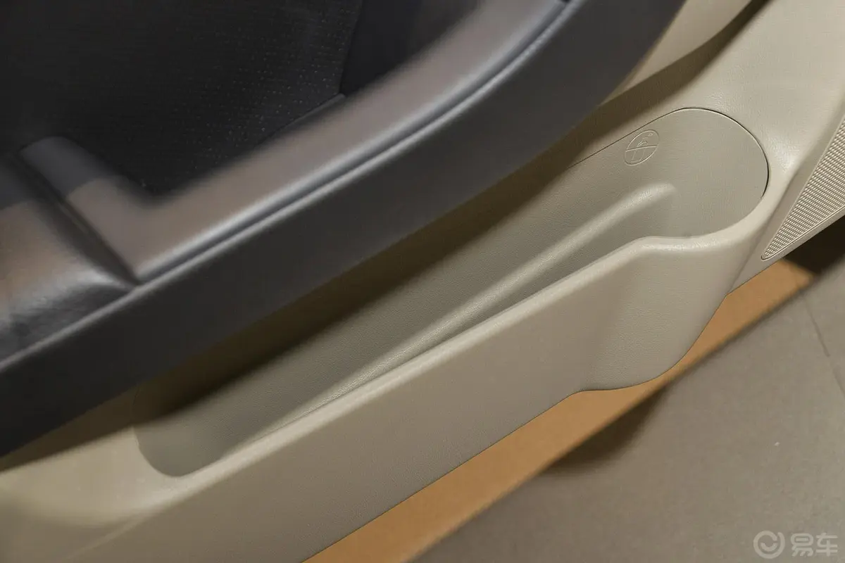悦动1.6L 自动 舒适型驾驶员门储物盒