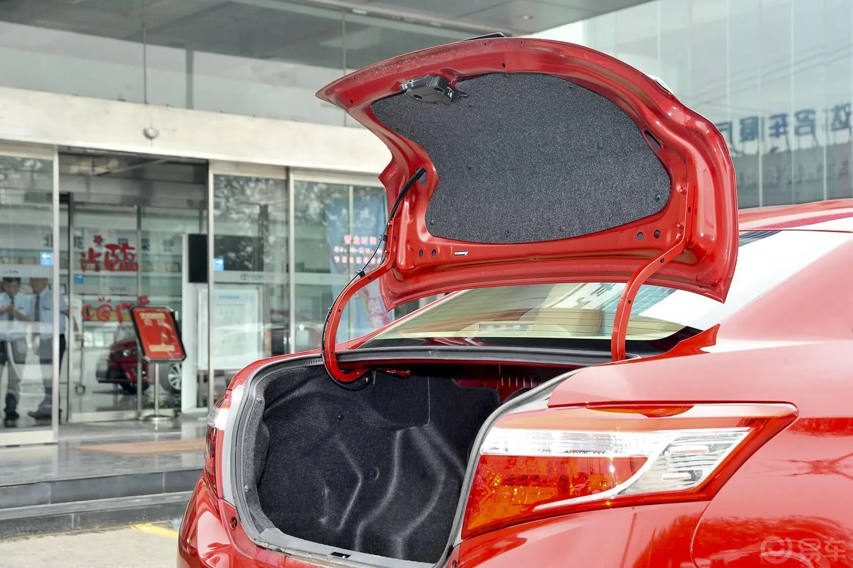 威驰1.5L 自动 智尊星光版行李厢开口范围